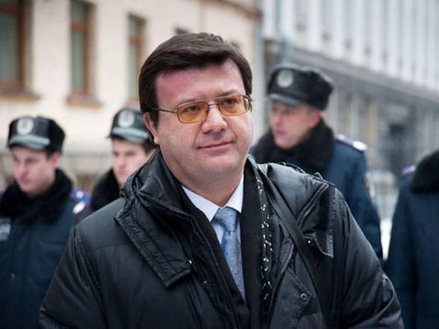 Нардеп назвав Азарова шісткою, від якої нічого не залежить Нардеп назвав Азарова шісткою, від якої нічого не залежить