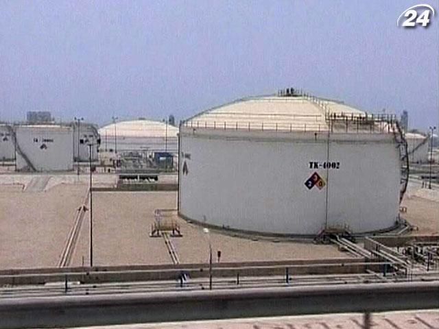 Иран недополучил половину поступлений от продаж нефти Иран недополучил половину поступлений от продаж нефти