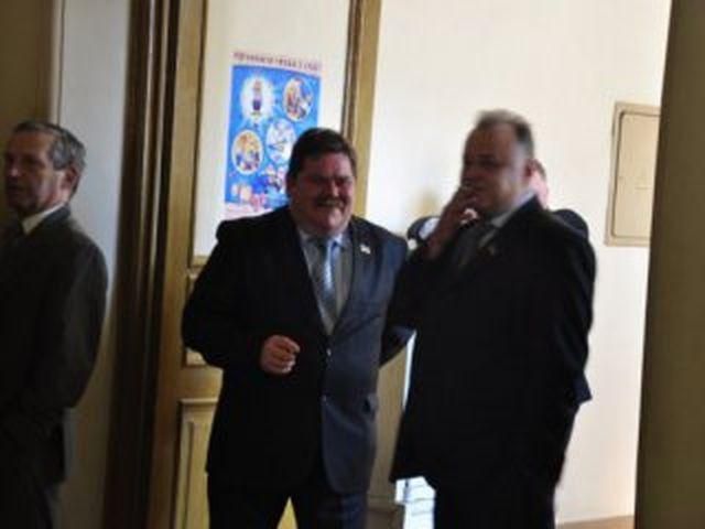 Депутати не перестали курити у будинку парламенту Депутати не перестали курити у будинку парламенту