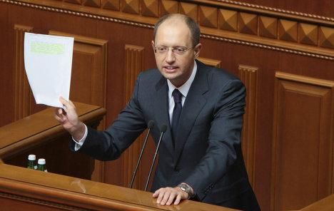 Яценюк пообещал купить Януковичу билеты в Брюссель Яценюк пообещал купить Януковичу билеты в Брюссель