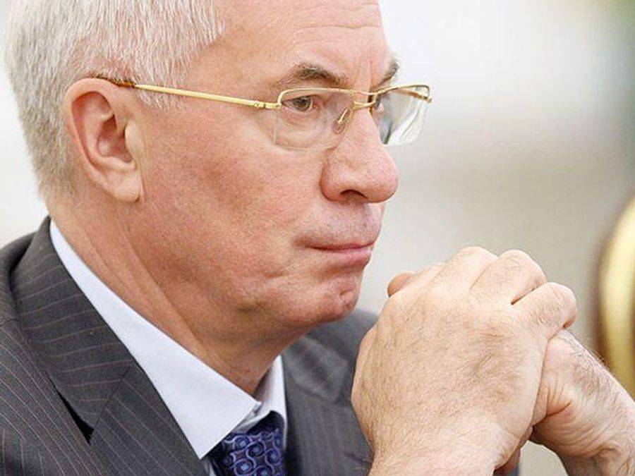 Азаров посоветовал украинцам оставаться дома Азаров посоветовал украинцам оставаться дома