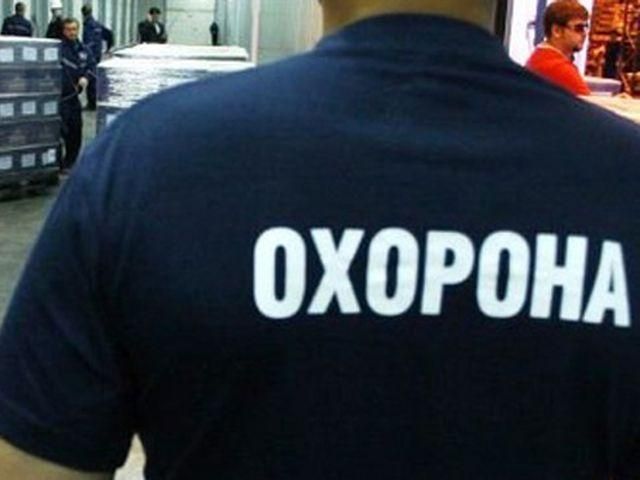 На белорусских журналистов напали охранники киевского универмага На белорусских журналистов напали охранники киевского универмага