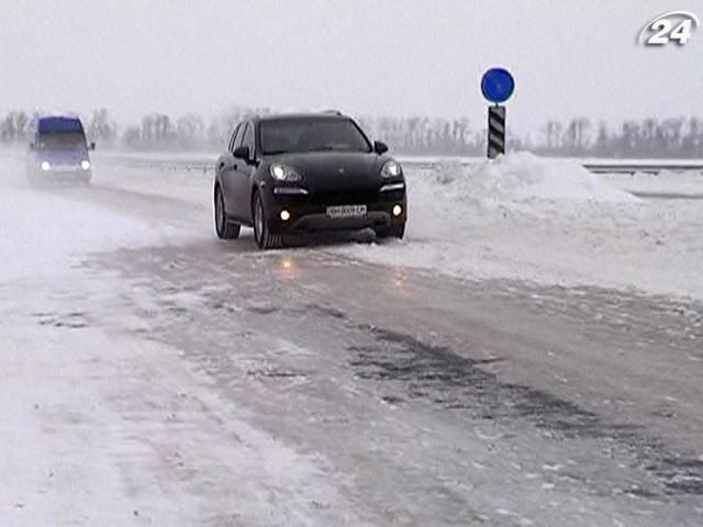 Траса Одеса-Київ перетворилася на ковзанку Траса Одеса-Київ перетворилася на ковзанку