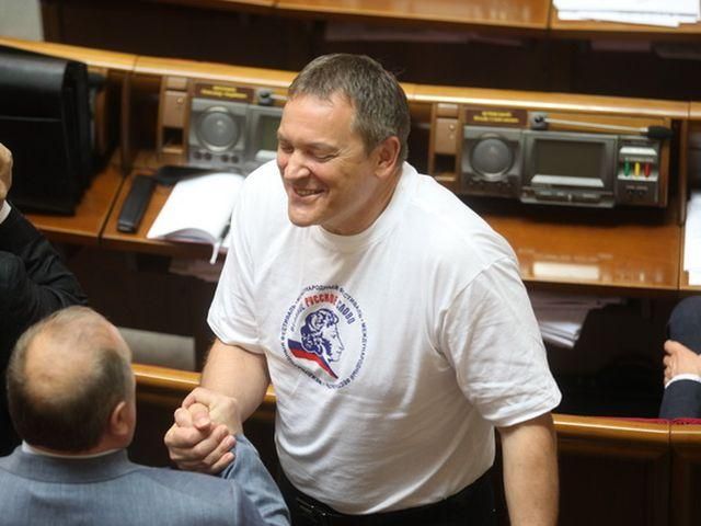 Колесніченко зареєстрував законопроект, який поширить "мовний" закон на паспорти
