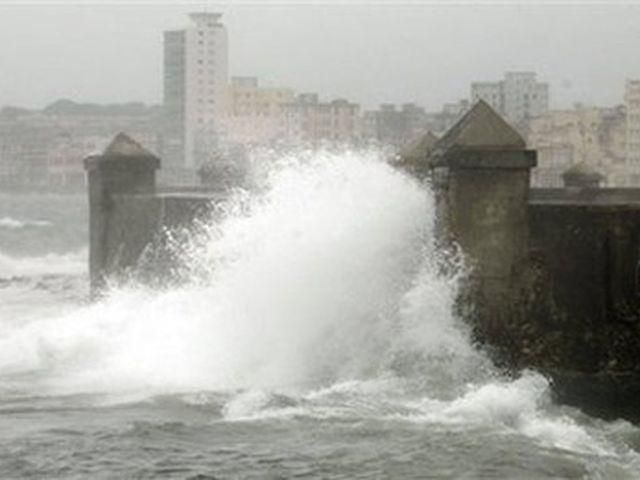 На Чорне море насувається потужна стихія На Чорне море насувається потужна стихія