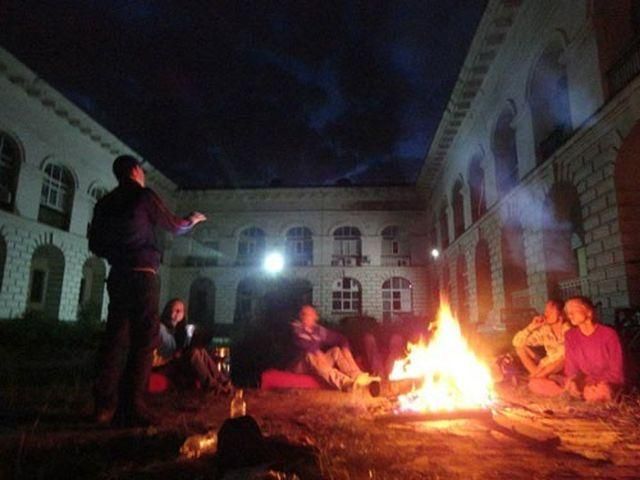 Активістів і журналістів під Гостинним двором били охоронці, - МВС