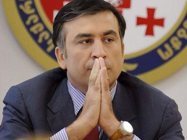 Натовп закидав Саакашвілі камінням Натовп закидав Саакашвілі камінням