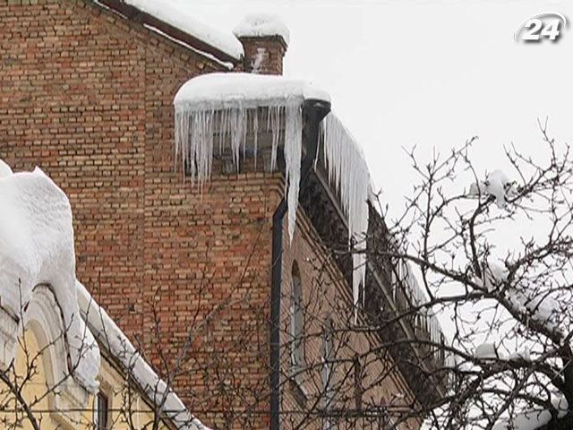 МНС Києва щодоби отримує 60 заяв від киян через бурульки МНС Києва щодоби отримує 60 заяв від киян через бурульки