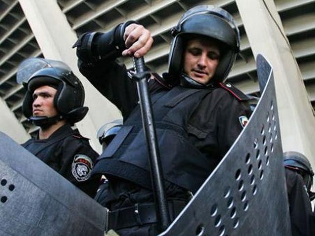 "Беркут" окружил Киевсовет "Беркут" окружил Киевсовет