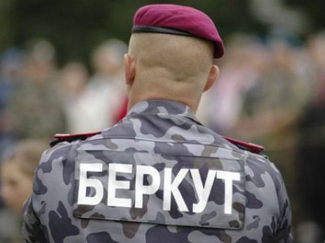 "Беркутовцы" возле Киевсовета чуть не затоптали активистов