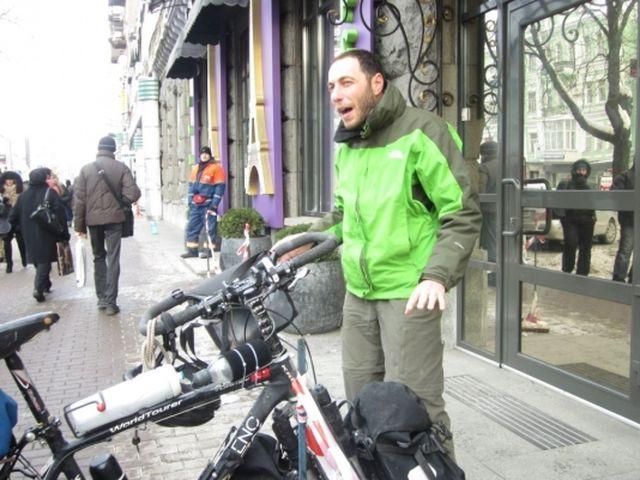 Турецкий велосипедист-путешественник добрался до украинских снегов (Фото, видео) Турецкий велосипедист-путешественник добрался до украинских снегов (Фото, видео)