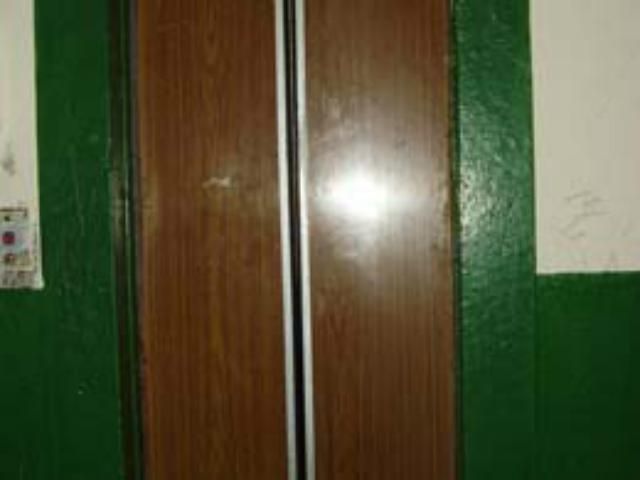 На Донеччині чоловіка зарізали просто у ліфті На Донеччині чоловіка зарізали просто у ліфті