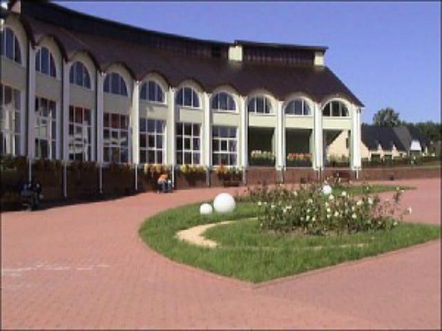 Дорога к усадьбе Засухи обошлась в 10 млн гривен (Фото) Дорога к усадьбе Засухи обошлась в 10 млн гривен (Фото)