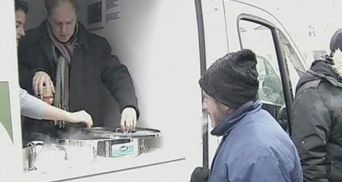Британський посол частував бездомних у Бухаресті