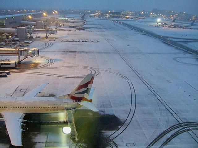 Второй день парализовано авиасообщение с Крымом Второй день парализовано авиасообщение с Крымом