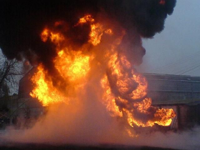 На Тернопільщині чоловік помстився шефу і підпалив 2 його авто На Тернопільщині чоловік помстився шефу і підпалив 2 його авто