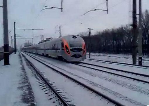 Hyundai без опалення простояв у полі три години і не доїхав до Києва Hyundai без опалення простояв у полі три години і не доїхав до Києва