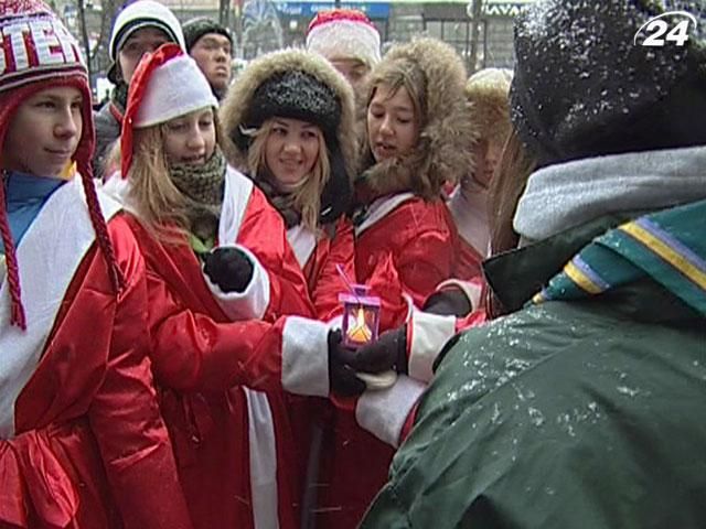 Вифлеємський вогонь привезли до Києва Вифлеємський вогонь привезли до Києва