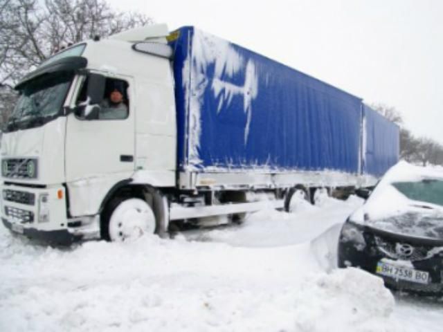 На Полтавщині 58 вантажівок звільнили зі снігової пастки 