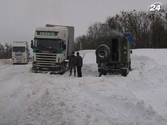 На Тернопільщині розчищають дороги місцевого значення