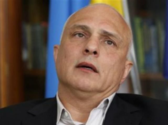 Муж Тимошенко хочет, чтобы Кузьмин рассказал Обаме о "демократии" в Украине Муж Тимошенко хочет, чтобы Кузьмин рассказал Обаме о "демократии" в Украине