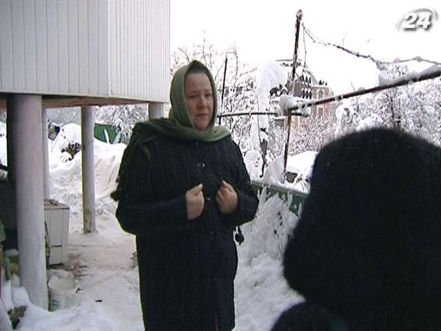 Рейдеры хотят забрать дом у учительницы. Милиция не реагирует Рейдеры хотят забрать дом у учительницы. Милиция не реагирует