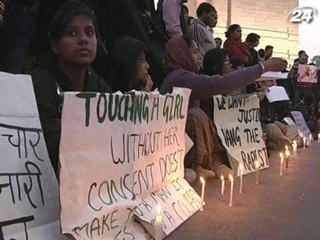 В Индии проходят протесты из-за изнасилования девушки