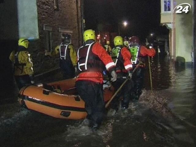 Часть Британии страдает от мощных наводнений Часть Британии страдает от мощных наводнений