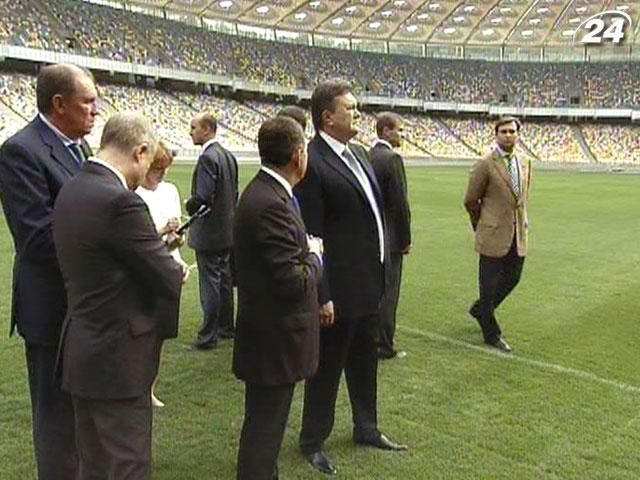 Итоги недели: Визит Януковича в Москву неожиданно перенесли Итоги недели: Визит Януковича в Москву неожиданно перенесли