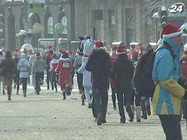 В Києві казкові персонажі взяли участь в пробігу В Києві казкові персонажі взяли участь в пробігу
