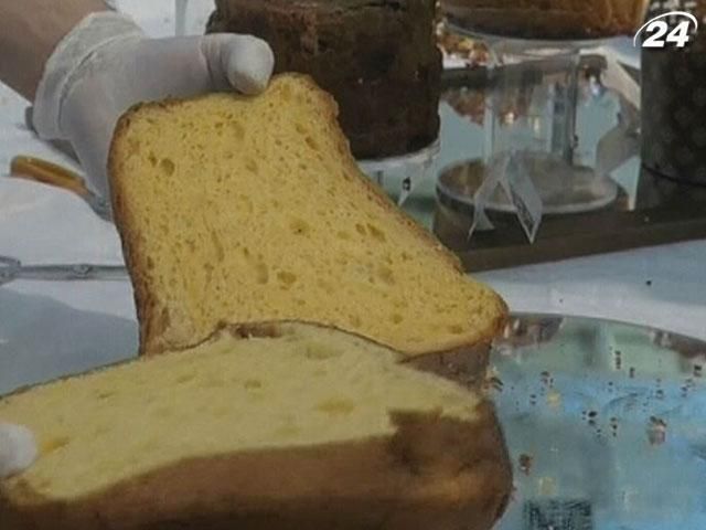 Итальянцы массово пекут традиционный рождественский пирог панеттоне