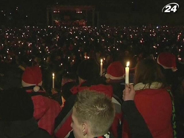 Футбольні вболівальники 90 хвилин співали колядки Футбольні вболівальники 90 хвилин співали колядки