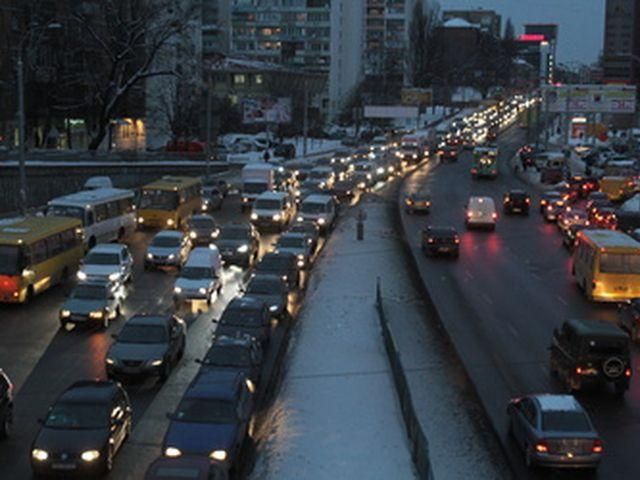 Киев снова страдает от километровых пробок