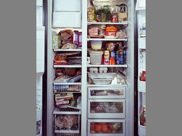 Что в холодильниках у разных людей мира (Фото)