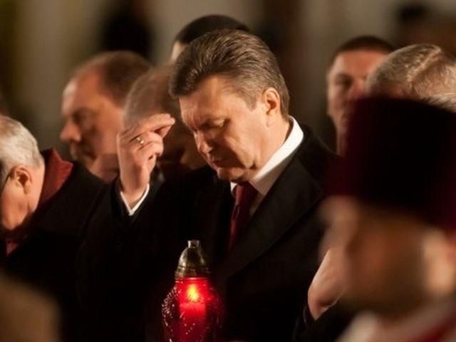 Янукович помолиться за 2012 рік
