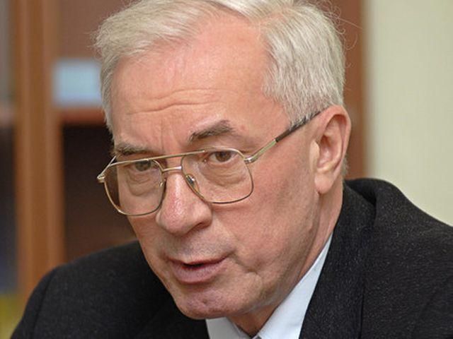 Азаров уверяет, что он к диалогу готов, но оппозиция его игнорирует Азаров уверяет, что он к диалогу готов, но оппозиция его игнорирует