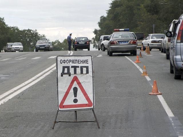 Смертельне ДТП на Дніпропетровщині: 3 людини загинули, 5 постраждали
