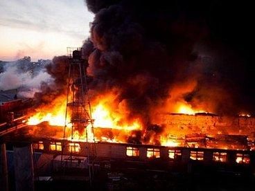 У Нігерії вибух феєрверків спровокував сильну пожежу У Нігерії вибух феєрверків спровокував сильну пожежу