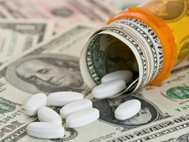 Експерт: Українці тратять на іноземні ліки 70% своїх грошей
