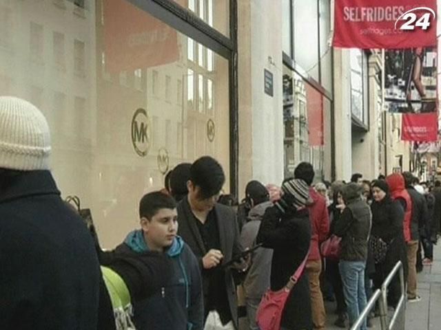 Тисячі лондонців вишикувалися у черги до магазинів