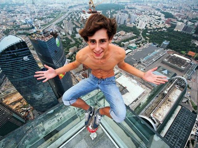 18-летние россияне преодолевают вершины небоскребов (Фото)