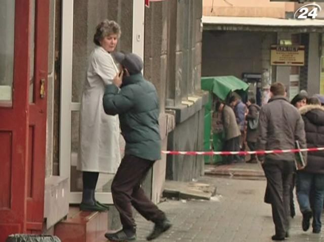 У Львові льодяна брила впала на перехожого: потерпілий - у лікарні У Львові льодяна брила впала на перехожого: потерпілий - у лікарні