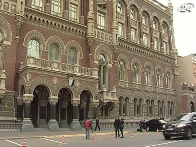 Нацбанк почав купувати долар на міжбанку Нацбанк почав купувати долар на міжбанку