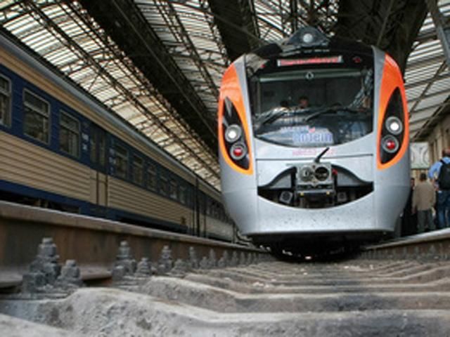 Hyundai на смерть збив 22-річного працівника залізниці Hyundai на смерть збив 22-річного працівника залізниці