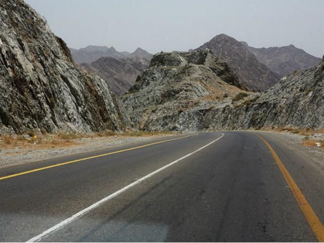 У Китаї автобус зірвався з гірської дороги. Загинули 9 людей У Китаї автобус зірвався з гірської дороги. Загинули 9 людей