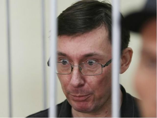 Луценка прооперують за його рахунок у приватній клініці Луценка прооперують за його рахунок у приватній клініці