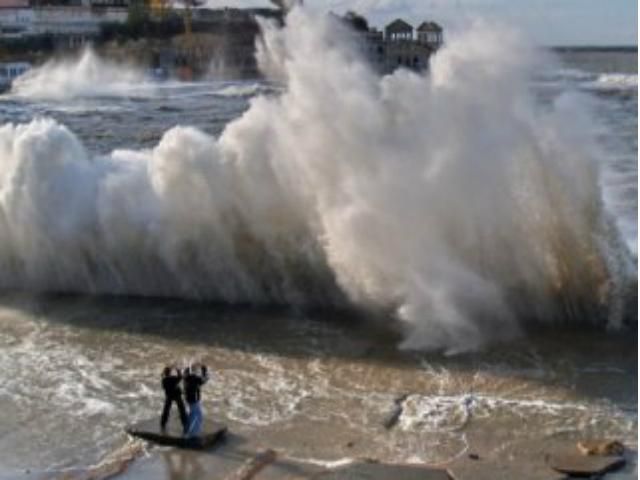 В Крыму объявлено штормовое предупреждение из-за сильного ветра В Крыму объявлено штормовое предупреждение из-за сильного ветра
