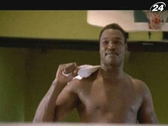 Леррі Холмс 20 разів зумів захистити титул чемпіона світу з боксу Леррі Холмс 20 разів зумів захистити титул чемпіона світу з боксу