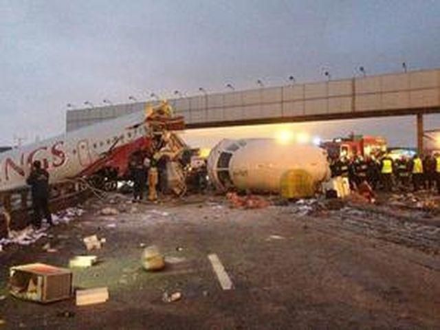 Самолет во "Внуково" мог упасть из-за отказа двигателей