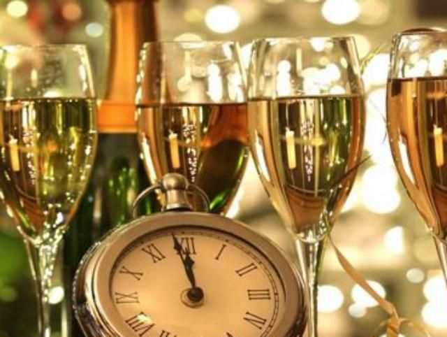 Астрологи: Новый год стоит встретить у бассейна или пруда Астрологи: Новый год стоит встретить у бассейна или пруда